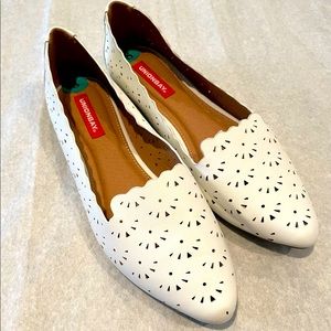 White UnionBay Flats Size 8